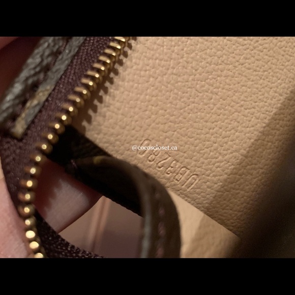 Louis Vuitton Toiletry Pouch 26 - Picture 4 of 5